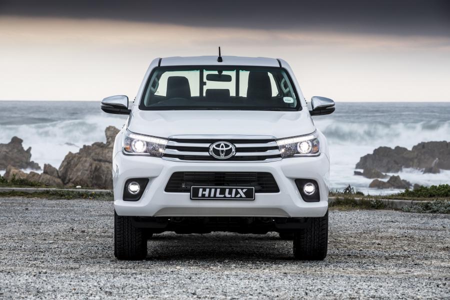  Toyota Hilux 4x4 Raider Double Cab 2016 года  (ZA) (фото 6 из 40)